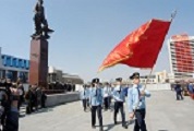 Фрагмент церемонии открытия памятника А. Покрышкину на площади К.Маркса. Новосибирск 8 мая 2005г. 